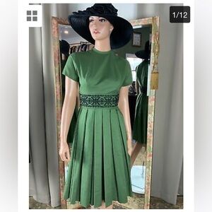 Youth Fair Kelly green 1950s embroidered cotton day dress